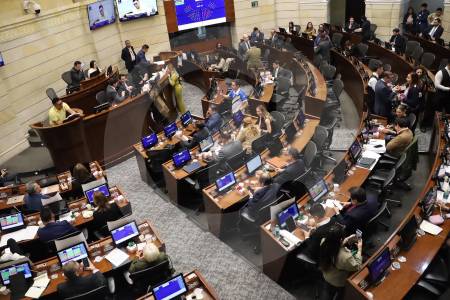 Congresistas de Colombia se fueron de vacaciones mientras se acumulan pendientes