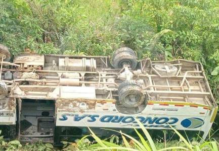 Bus cayó a un abismo en la vía a Chocó por falla mecánica: no hay heridos ni víctimas mortales