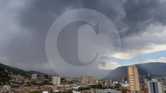Fuerte aguacero con granizo azota el sur del Valle de Aburrá